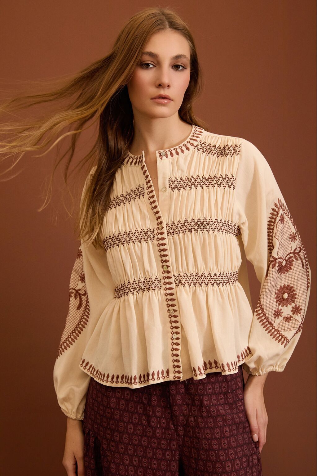 me-blusa bordada beig-1
